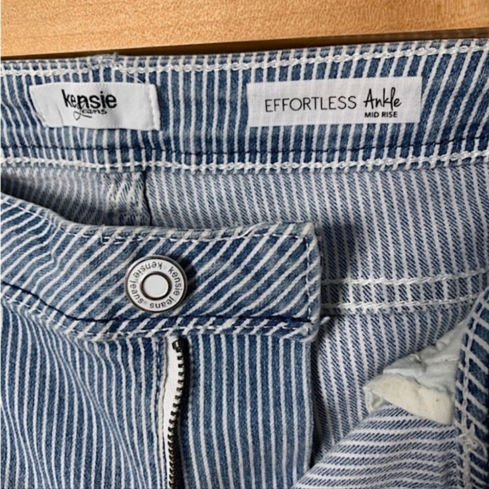 Kensie Effortless Ankle Mid Rise jeans